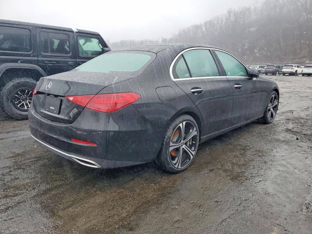 2025 Mercedes-Benz C-Class Image 4