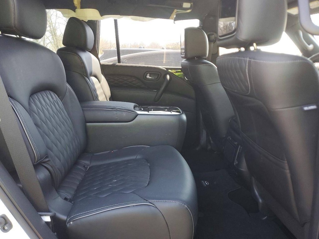 2023 INFINITI QX80 Image 9