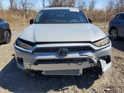 2025 Toyota Highlander Image 2