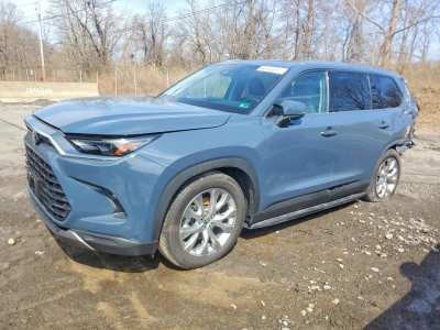 2025 Toyota Highlander Image 2