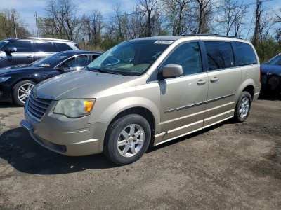 2009 Chrysler Town & Country Image 3