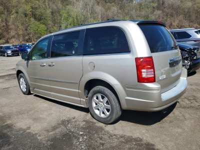 2009 Chrysler Town & Country Image 4