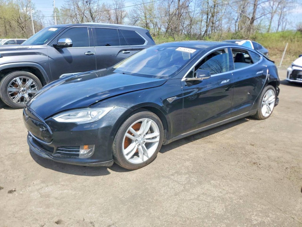 2015 Tesla Model S Image 2