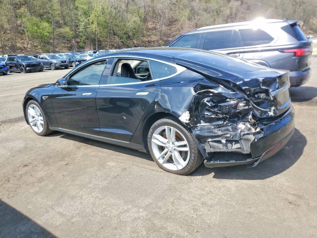 2015 Tesla Model S Image 3