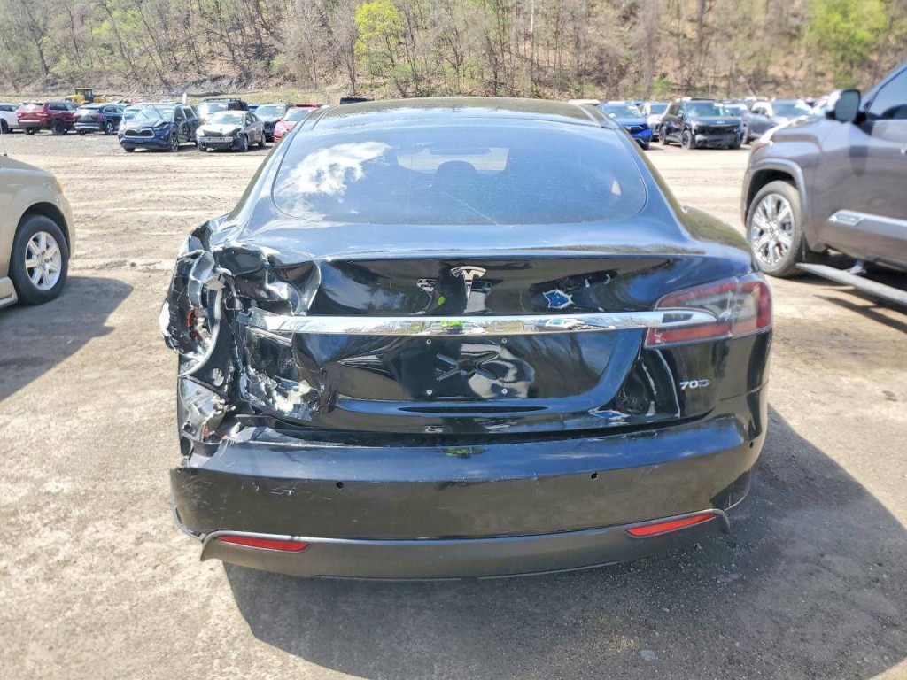 2015 Tesla Model S Image 4