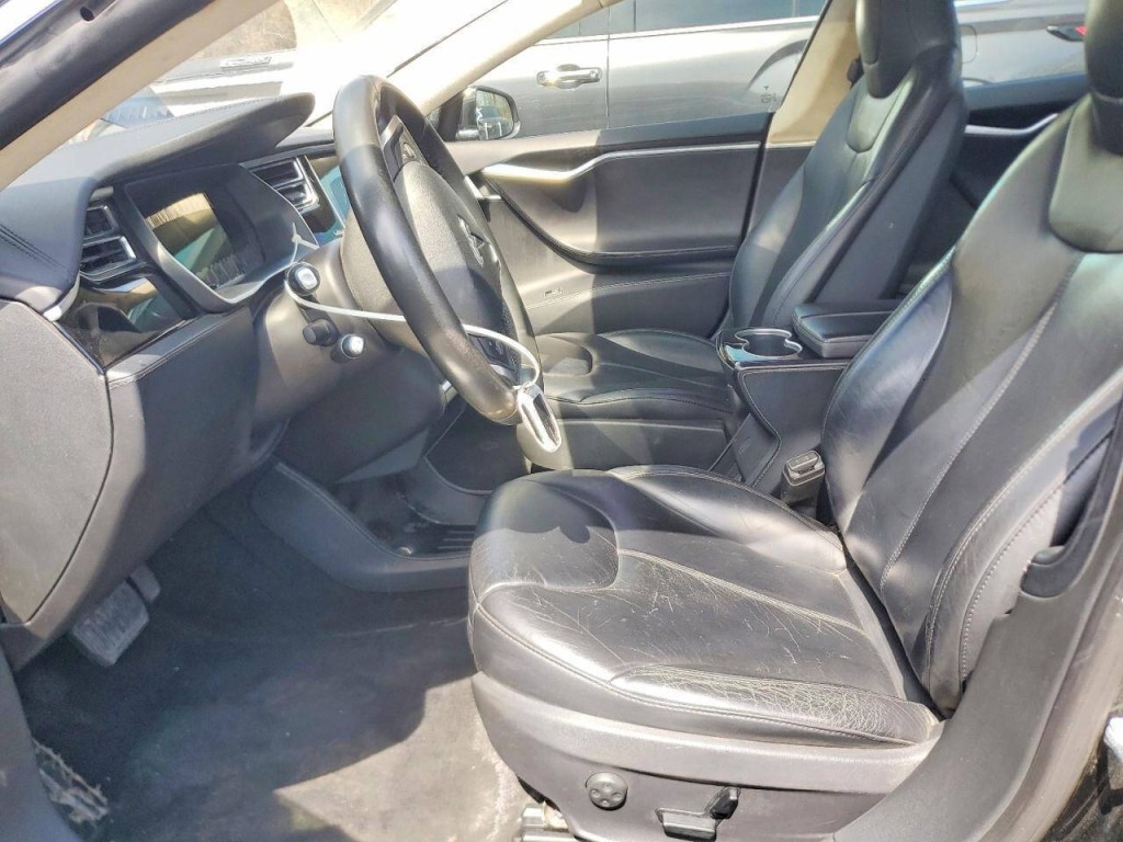 2015 Tesla Model S Image 6