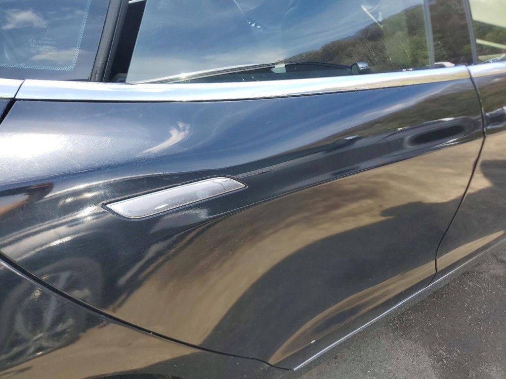 2015 Tesla Model S Image 7