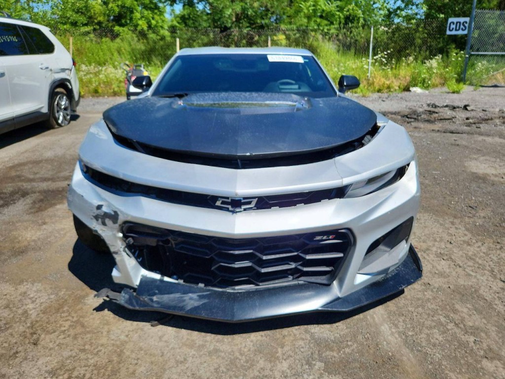2018 Chevrolet Camaro Image 2