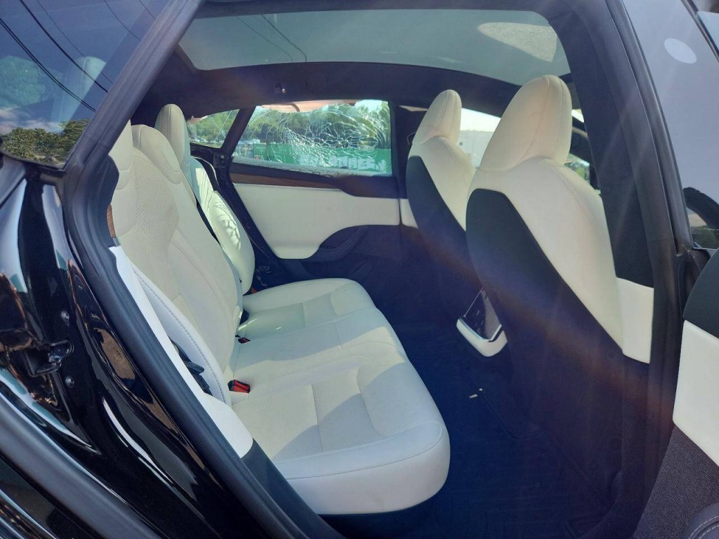 2024 Tesla Model S Image 6