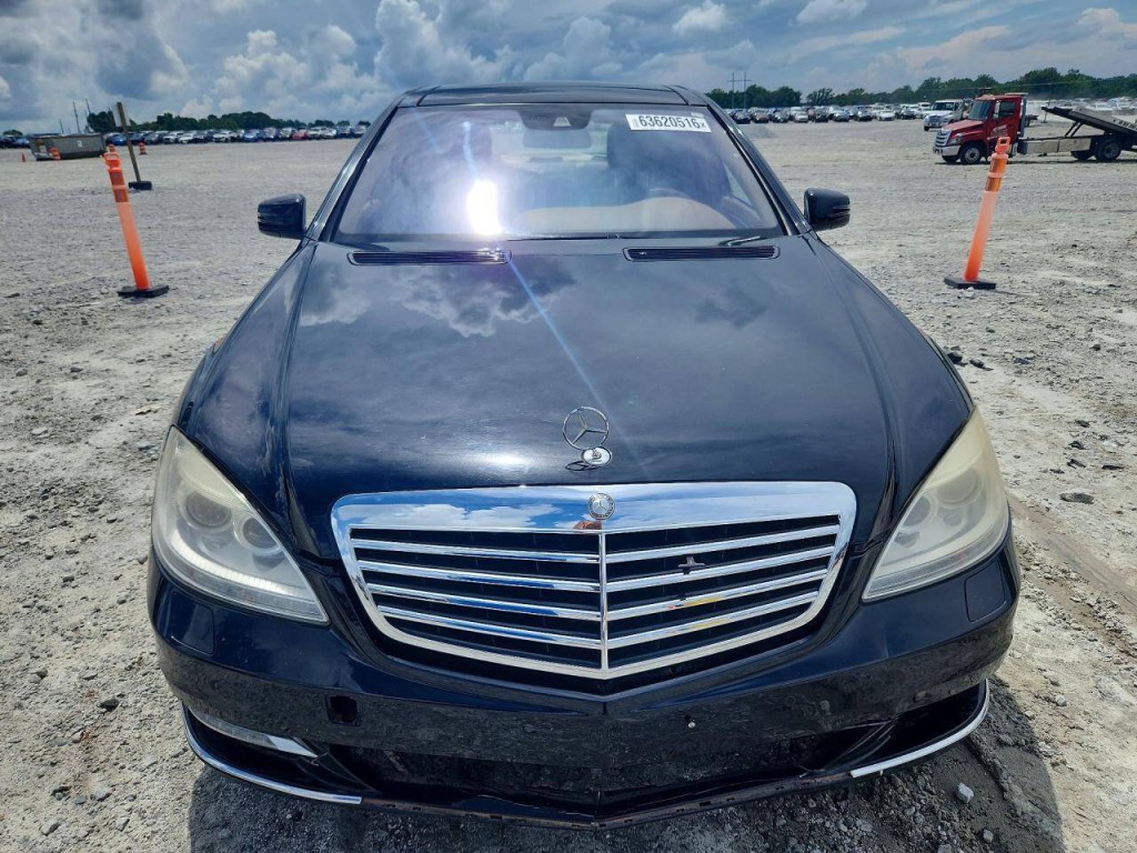 2013 Mercedes-Benz S-Class Image 2