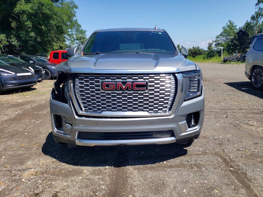 2024 GMC Yukon Image 2