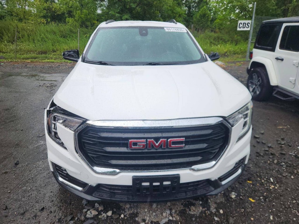2024 GMC Terrain Image 2