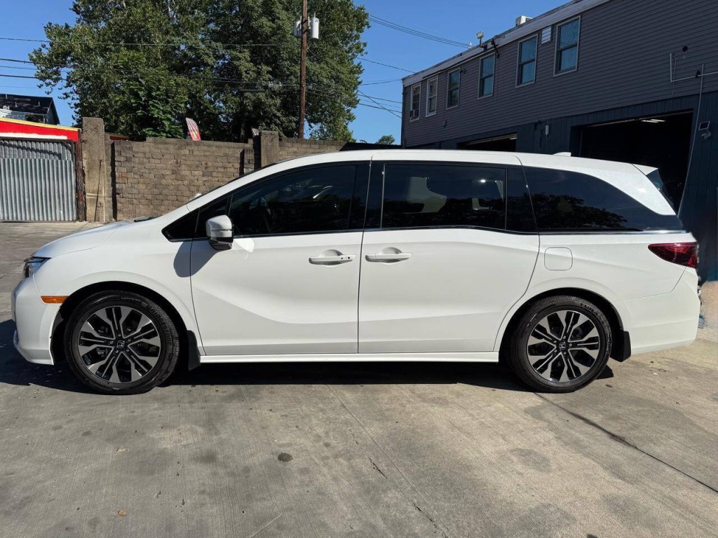 2026 Honda Odyssey Image 2