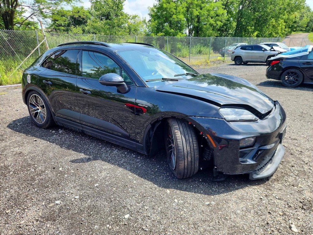 2025 Porsche Macan Image 1