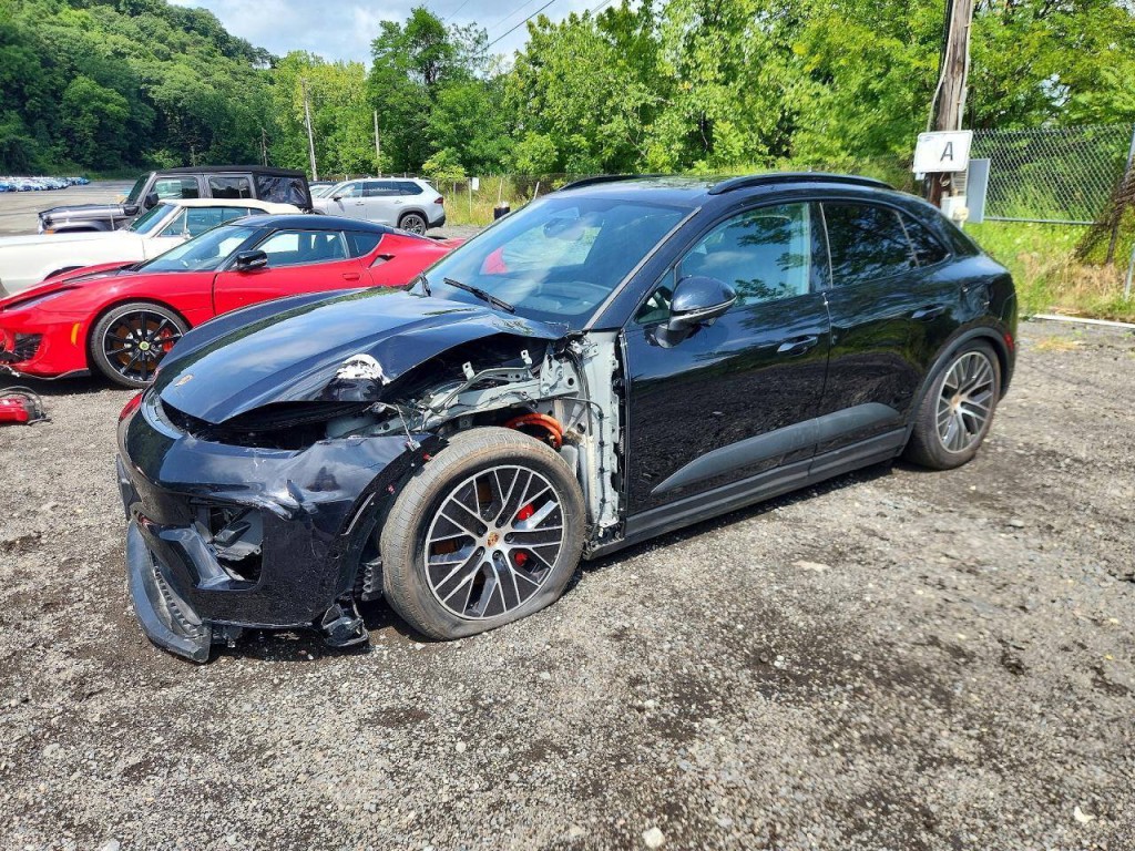 2025 Porsche Macan Image 3