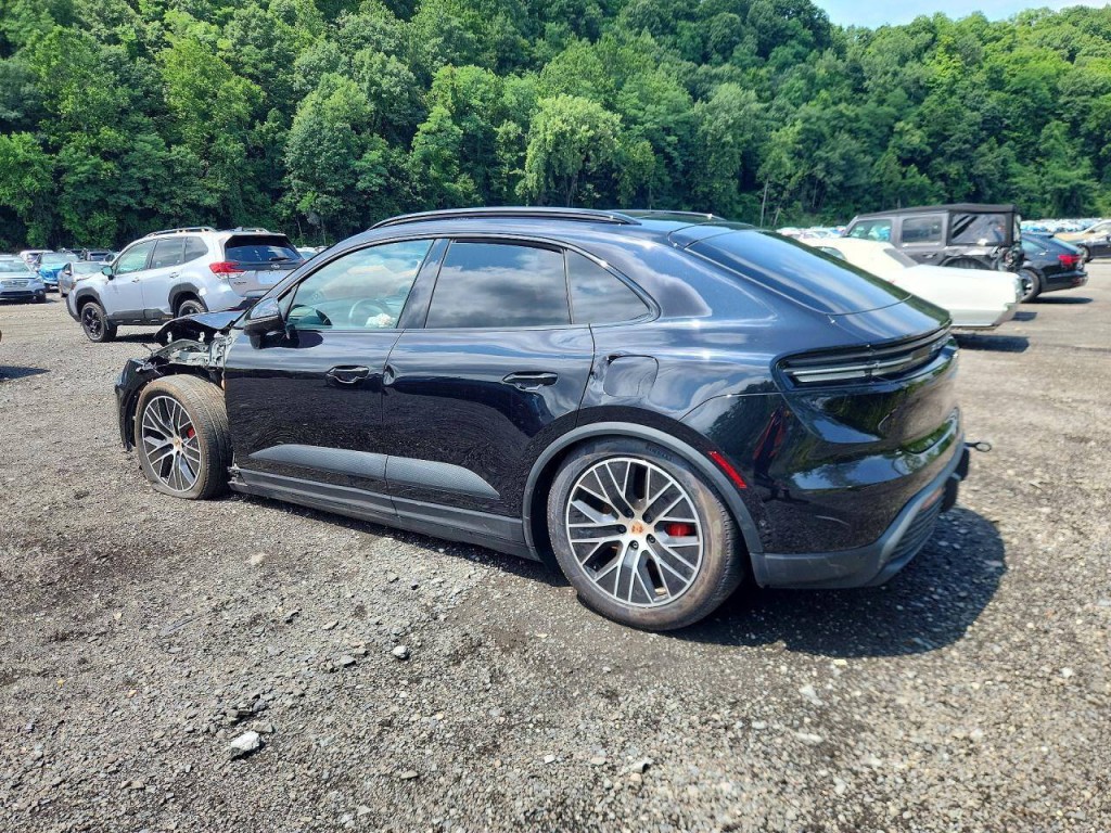 2025 Porsche Macan Image 4