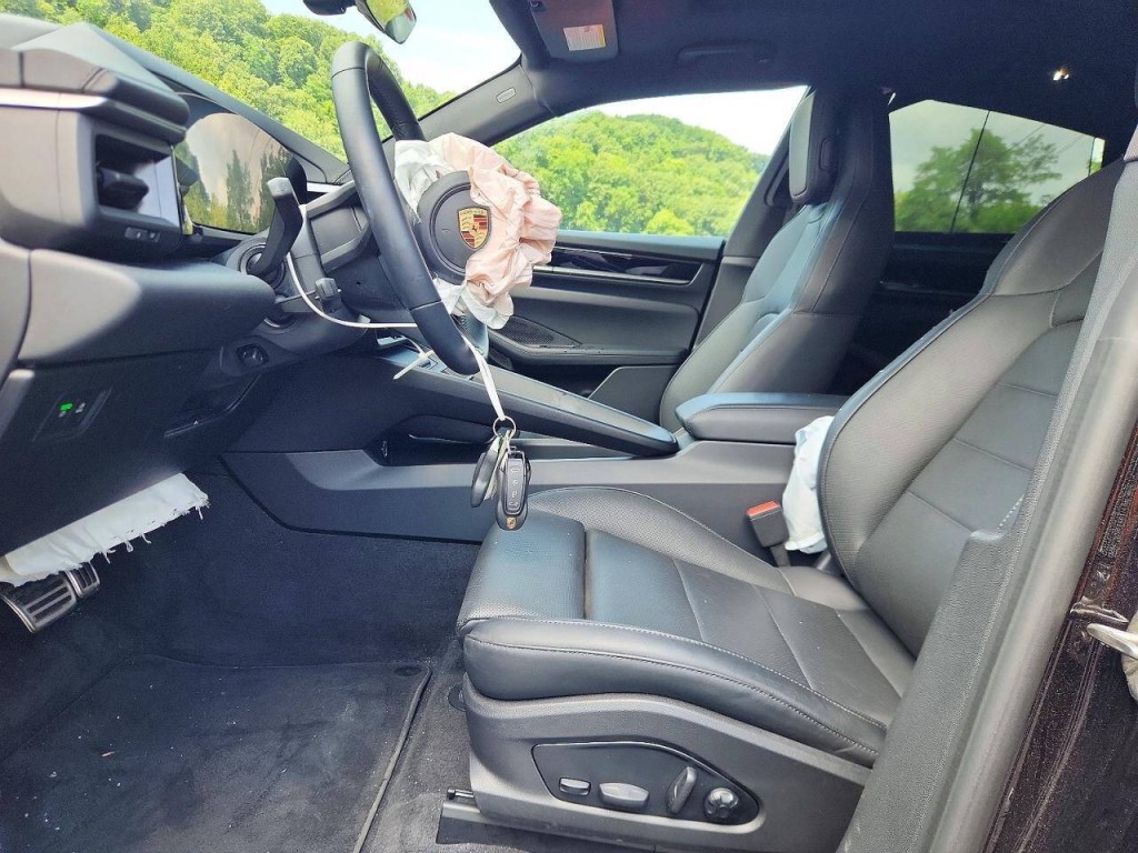 2025 Porsche Macan Image 6