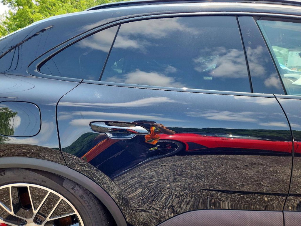 2025 Porsche Macan Image 7