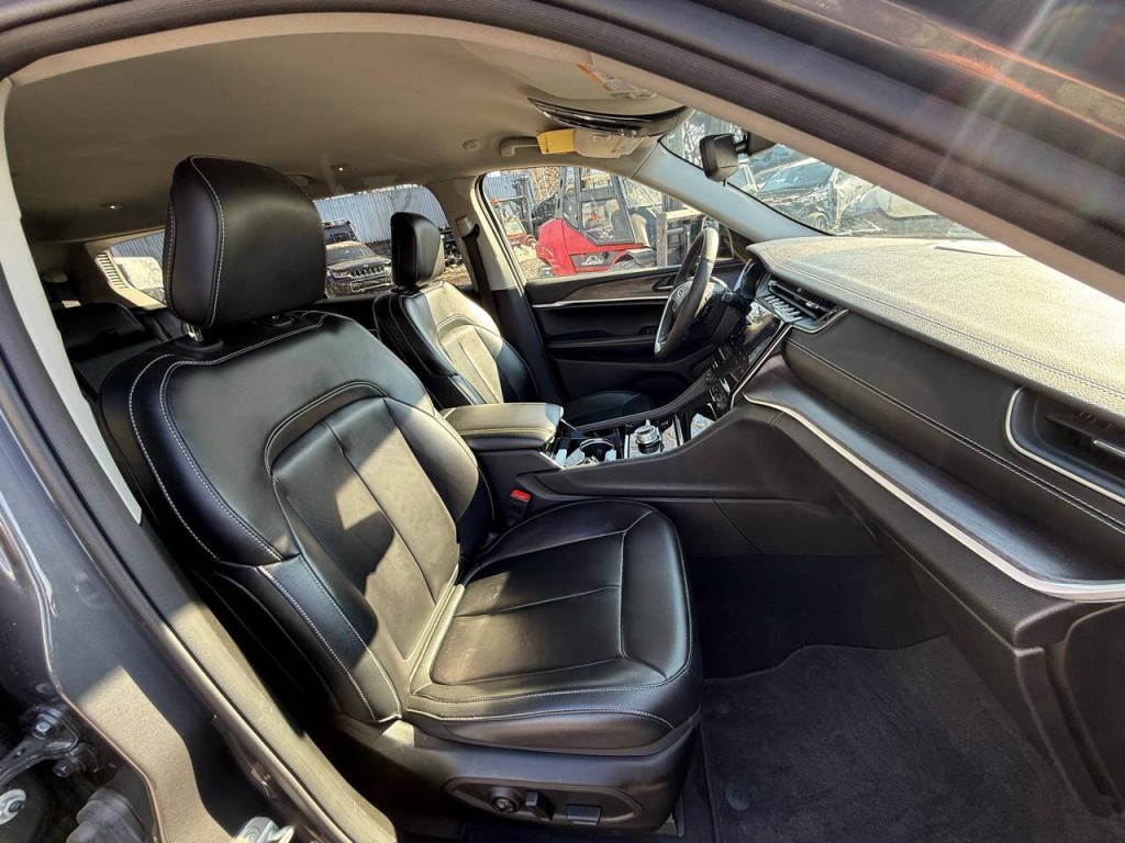 2023 Jeep Grand Cherokee Image 5