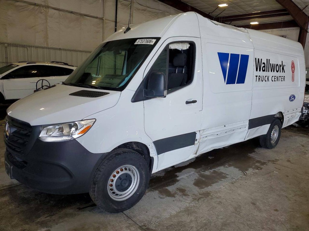 2025 Mercedes-Benz Sprinter Image 2