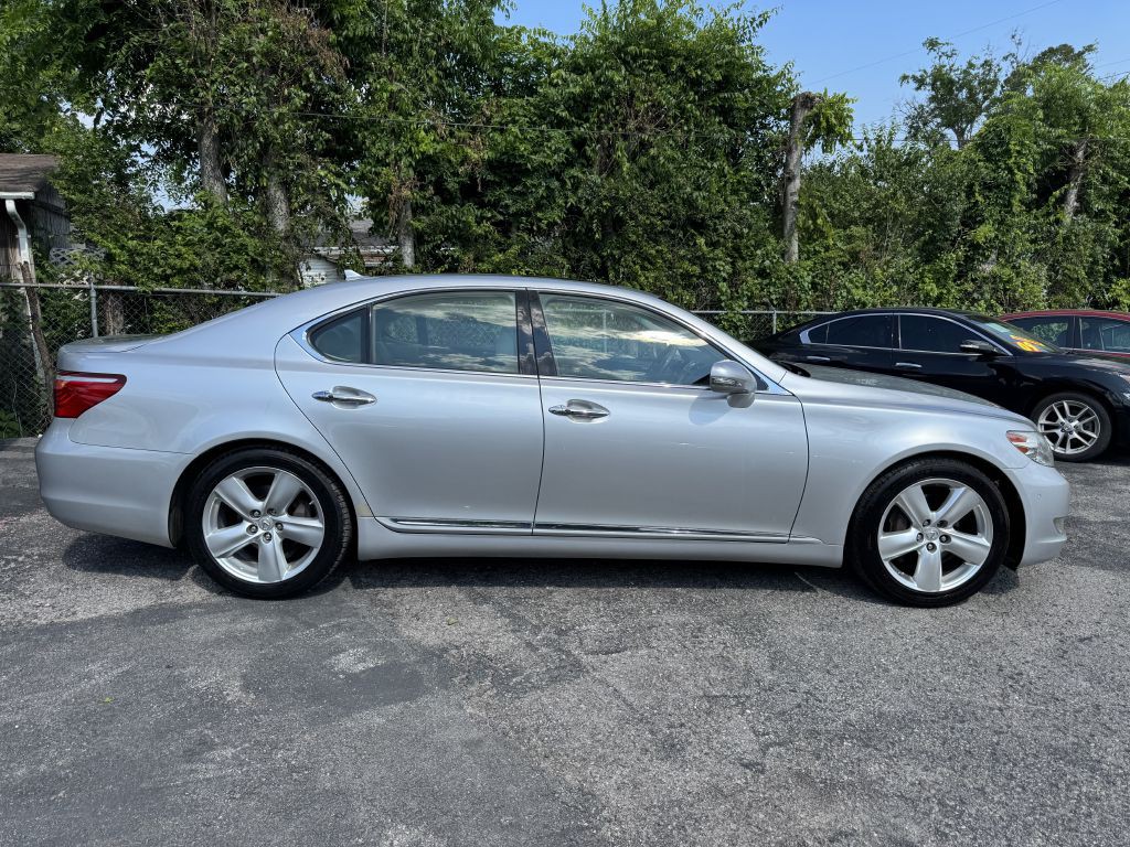 2011 Lexus LS Image 8