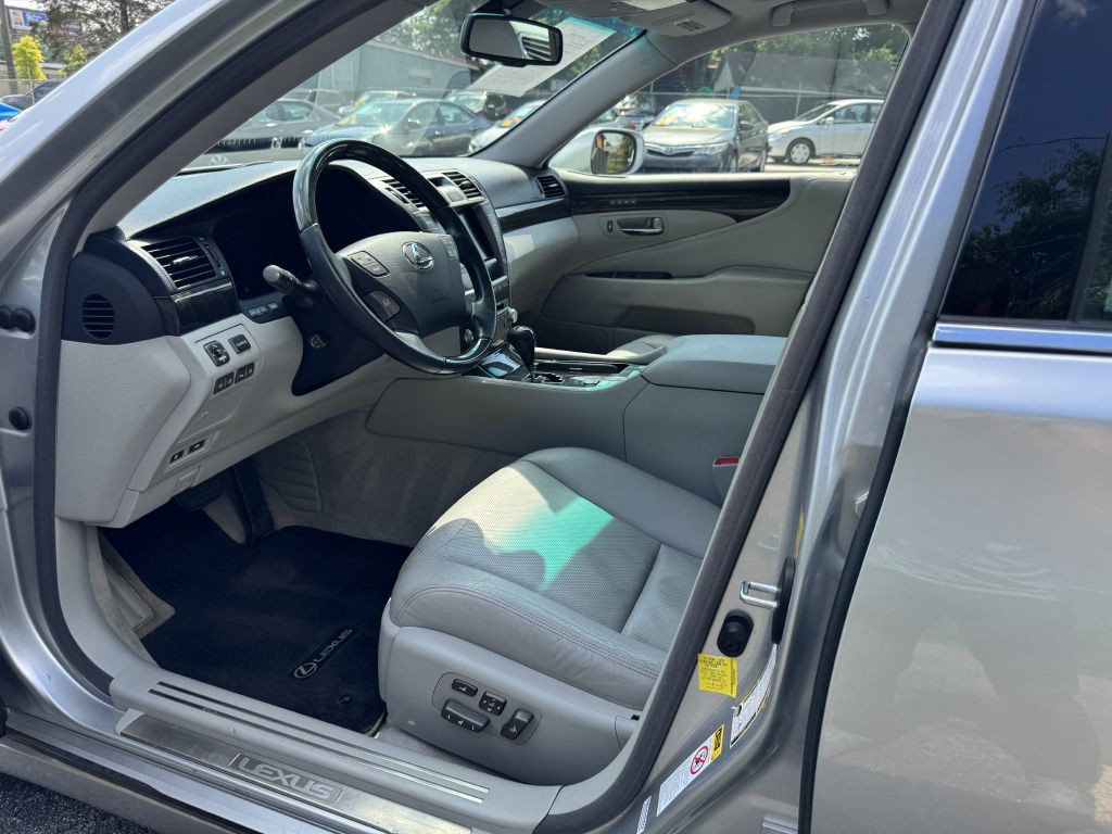2011 Lexus LS Image 10