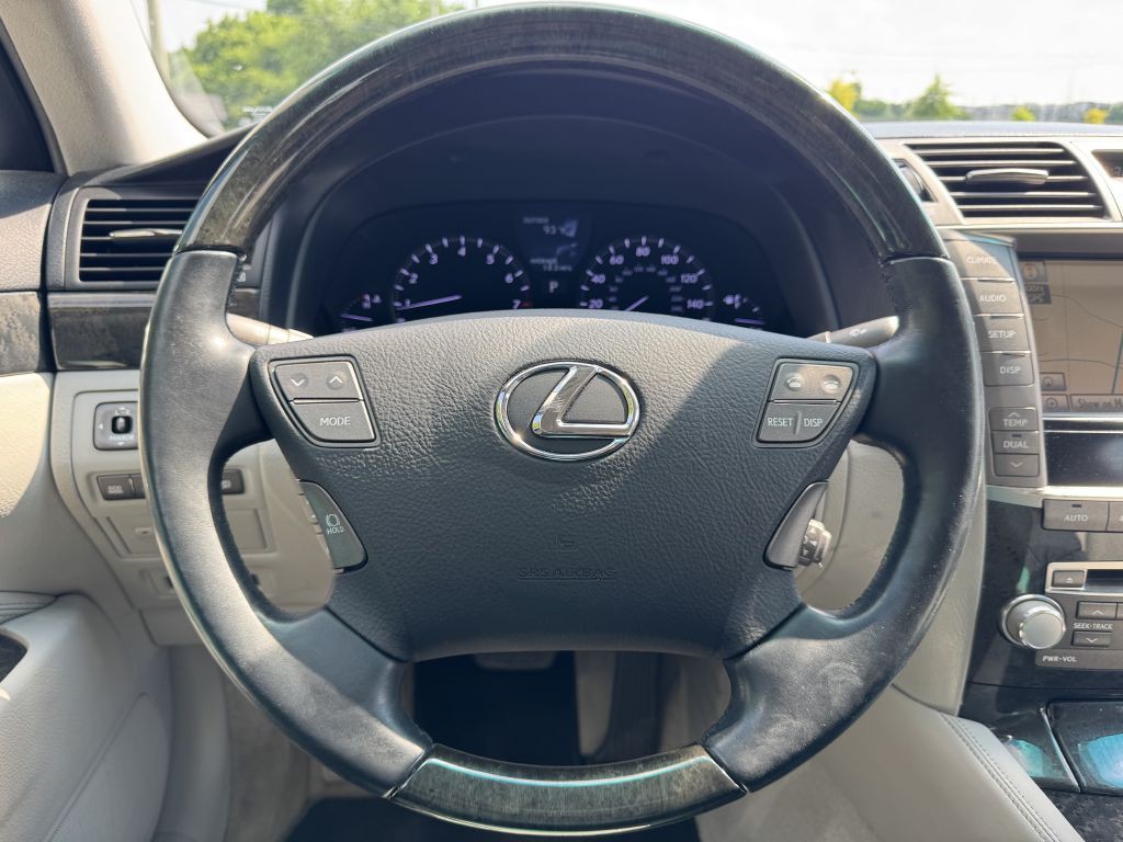2011 Lexus LS Image 13