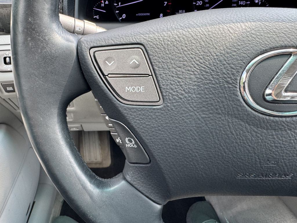 2011 Lexus LS Image 14