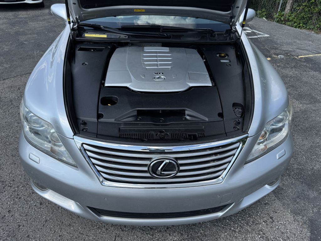 2011 Lexus LS Image 20