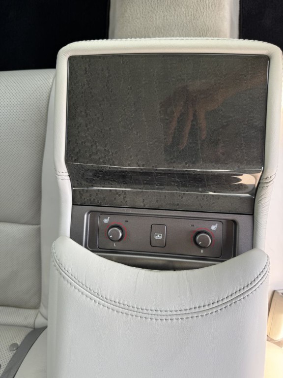 2011 Lexus LS Image 26