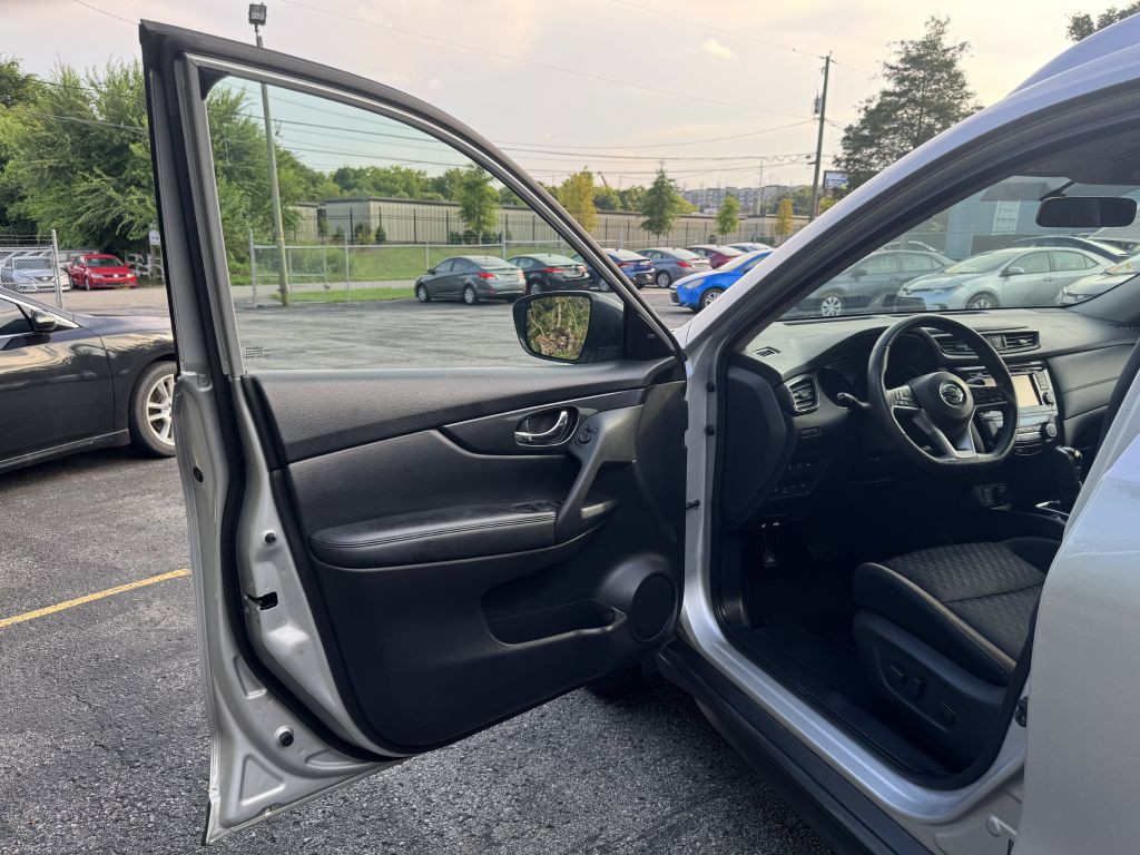 2017 Nissan Rogue Image 9