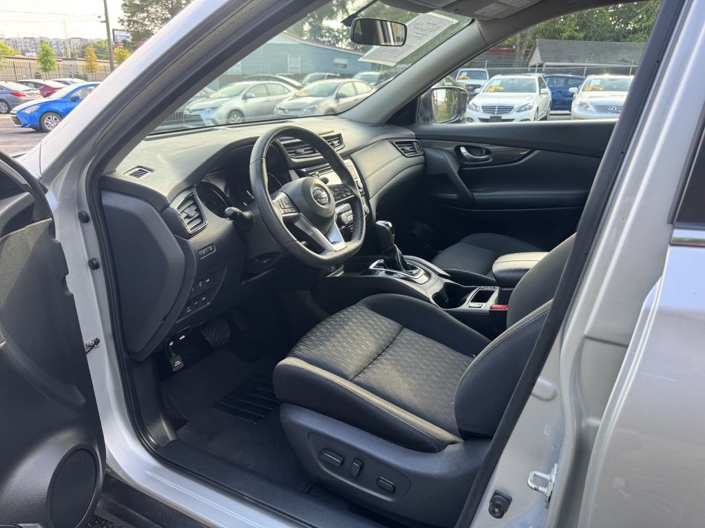2017 Nissan Rogue Image 10