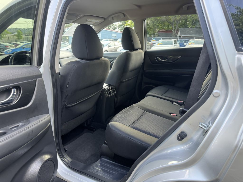2017 Nissan Rogue Image 11