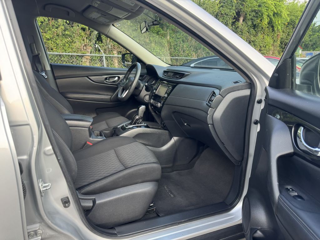 2017 Nissan Rogue Image 24