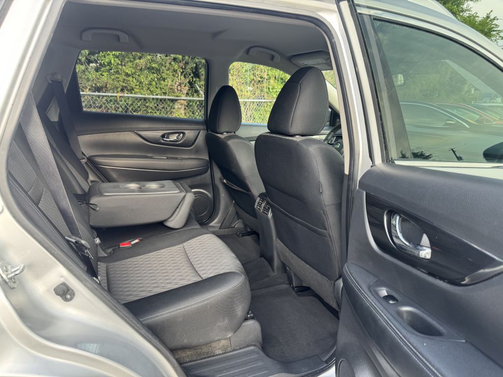 2017 Nissan Rogue Image 25
