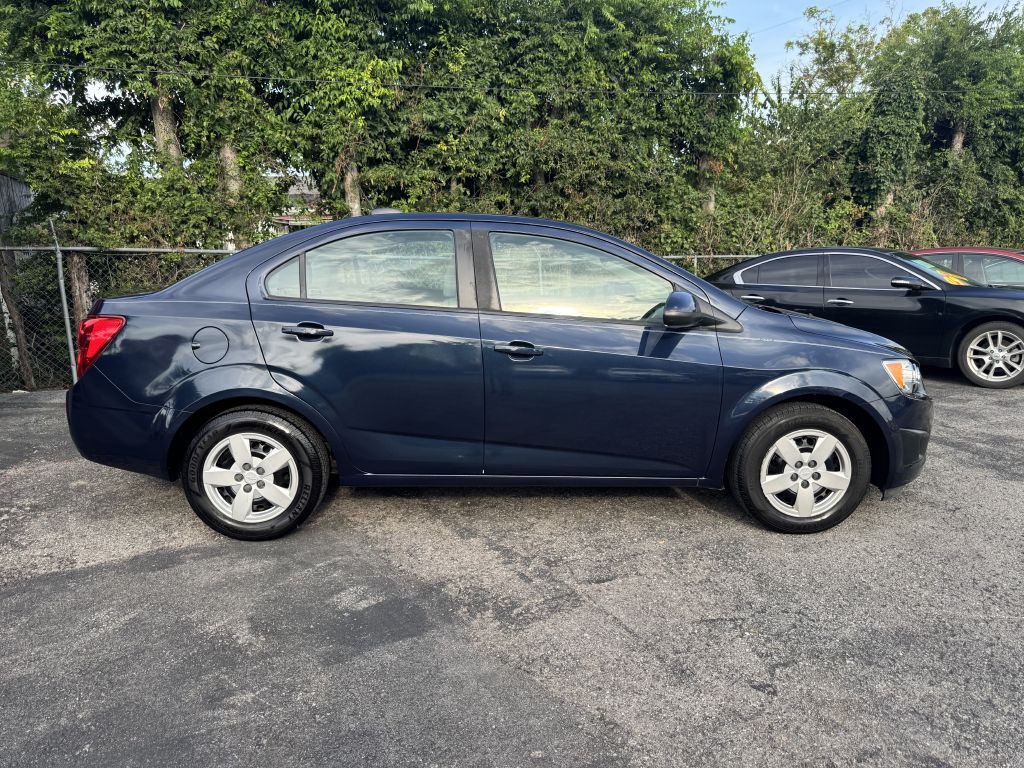 2015 Chevrolet Sonic Image 8
