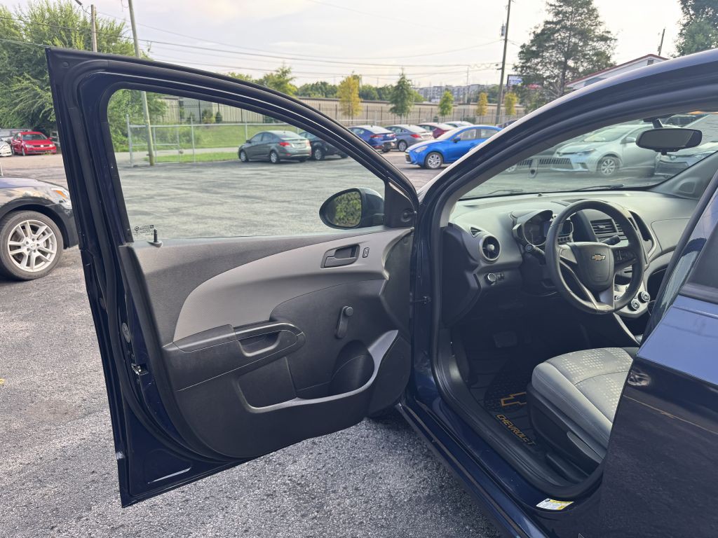 2015 Chevrolet Sonic Image 9