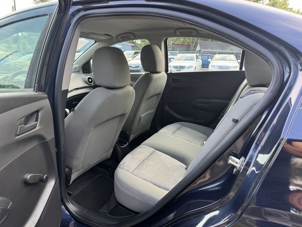 2015 Chevrolet Sonic Image 11