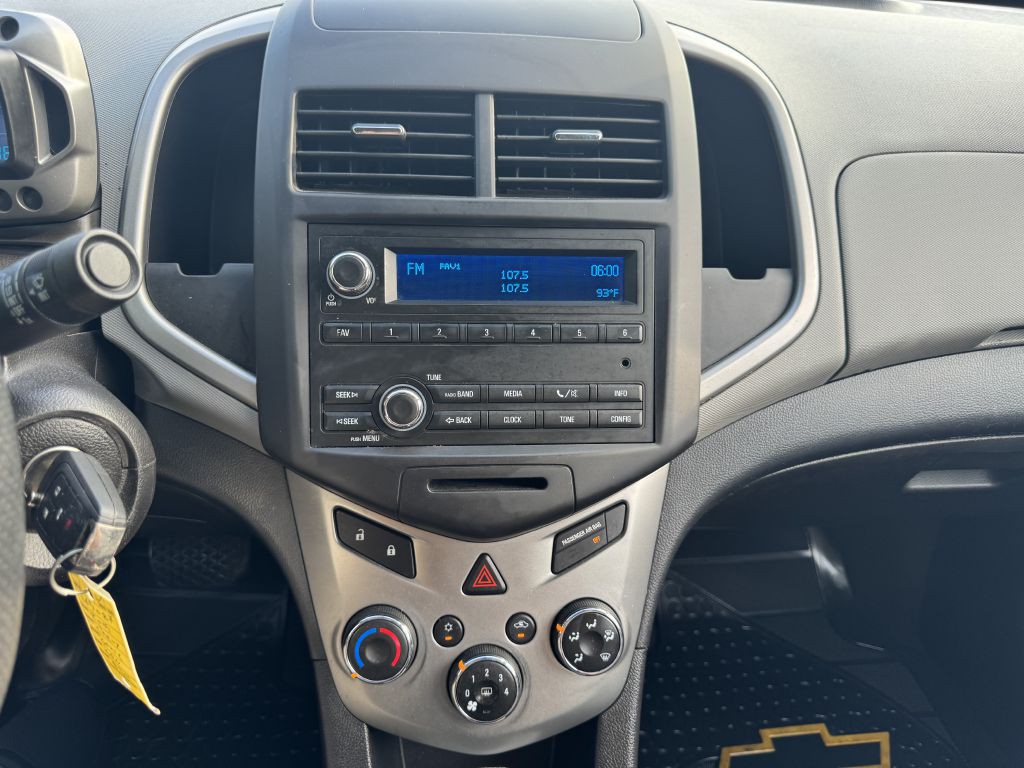 2015 Chevrolet Sonic Image 16