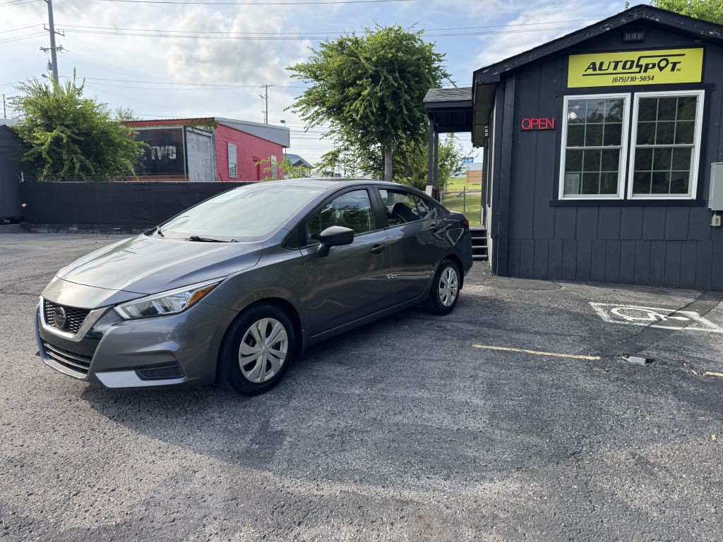 2020 Nissan Versa Image 3