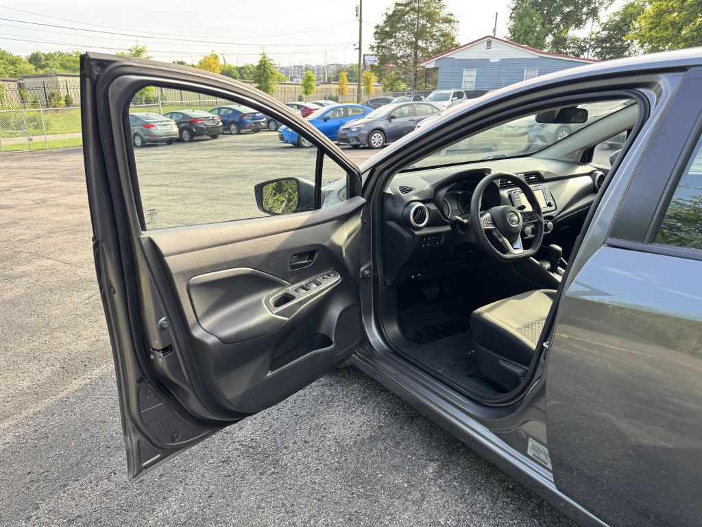 2020 Nissan Versa Image 9