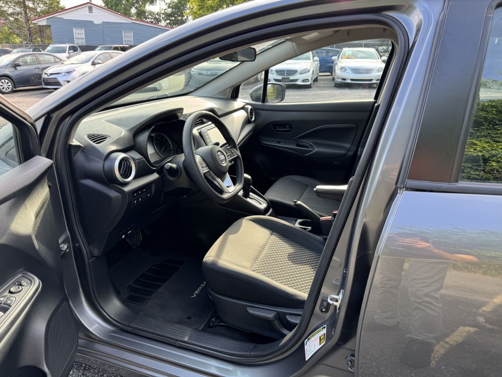 2020 Nissan Versa Image 10