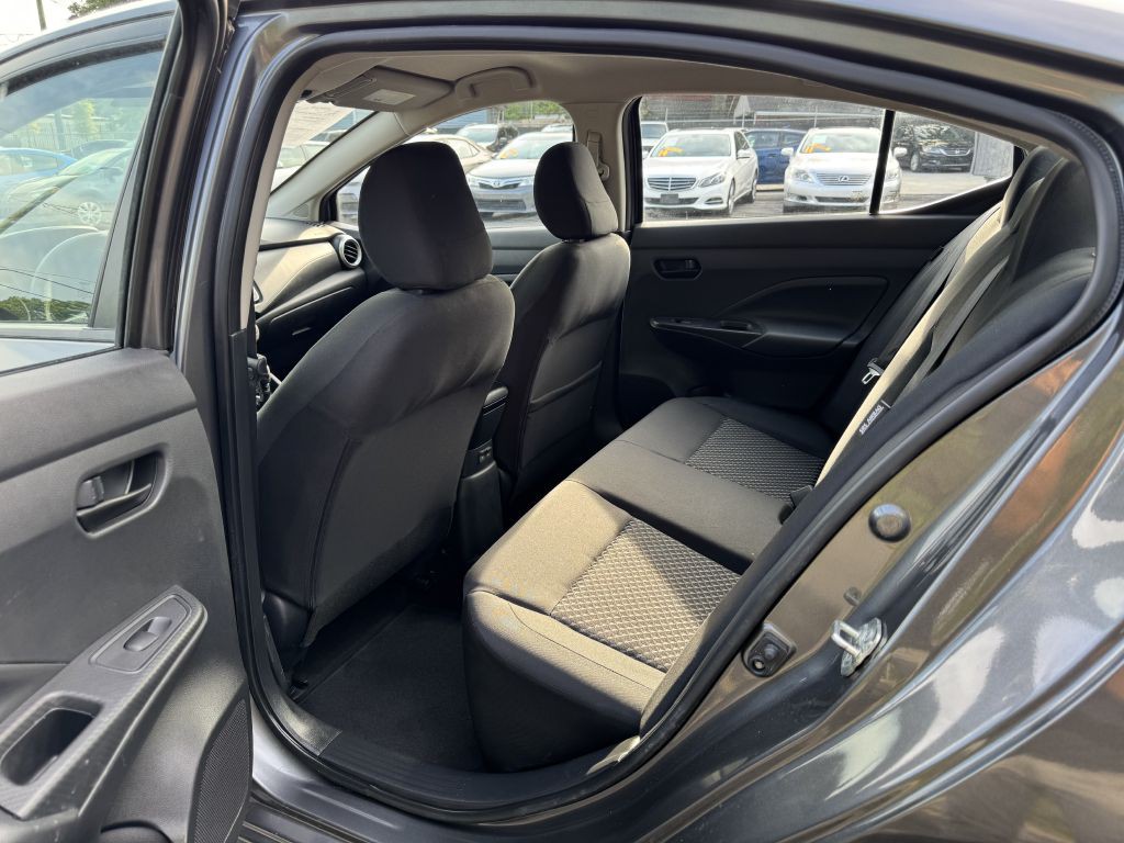 2020 Nissan Versa Image 11