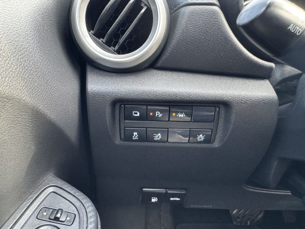 2020 Nissan Versa Image 16