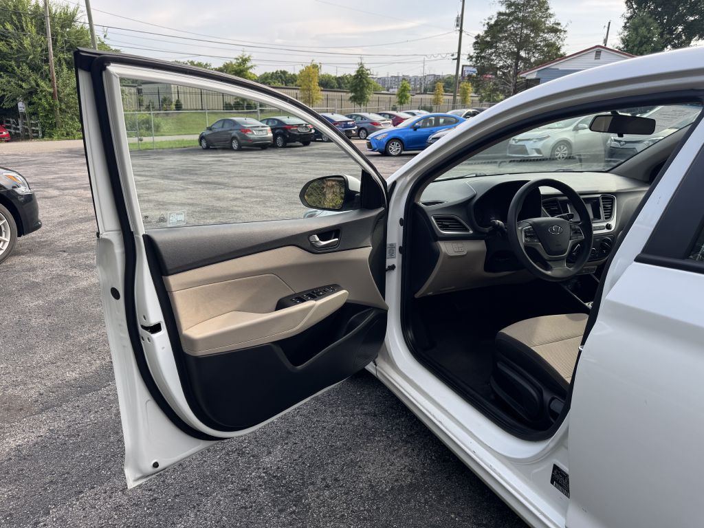 2018 Hyundai Accent Image 9