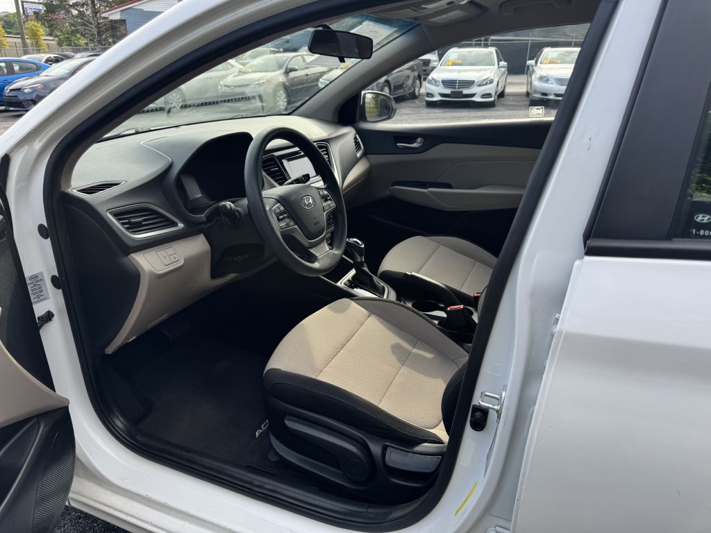 2018 Hyundai Accent Image 10