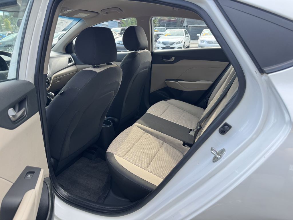 2018 Hyundai Accent Image 11