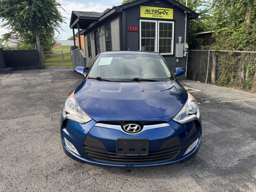 2017 Hyundai Veloster Image 2