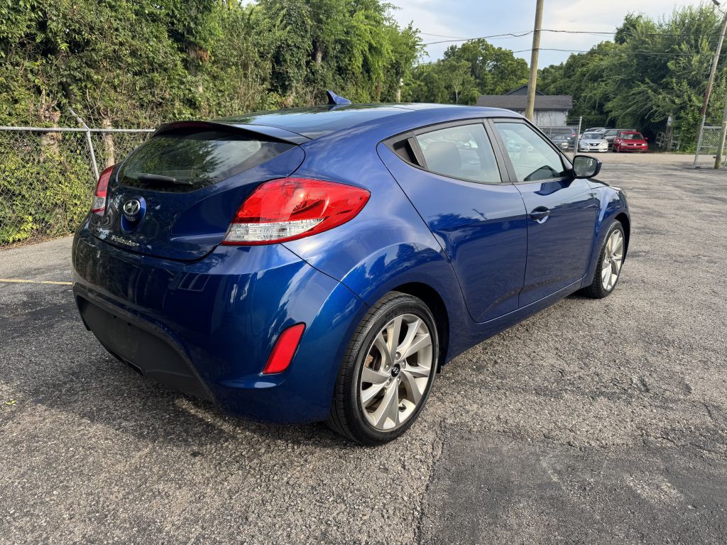 2017 Hyundai Veloster Image 4