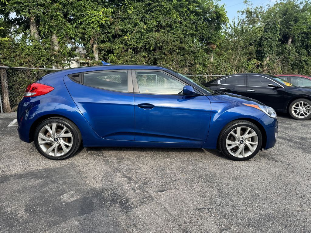 2017 Hyundai Veloster Image 8